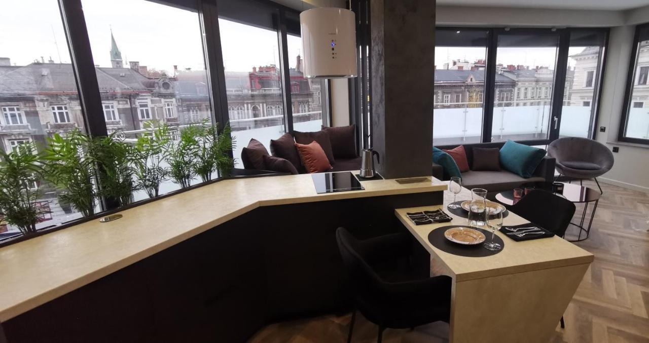 Moon Apartment *
