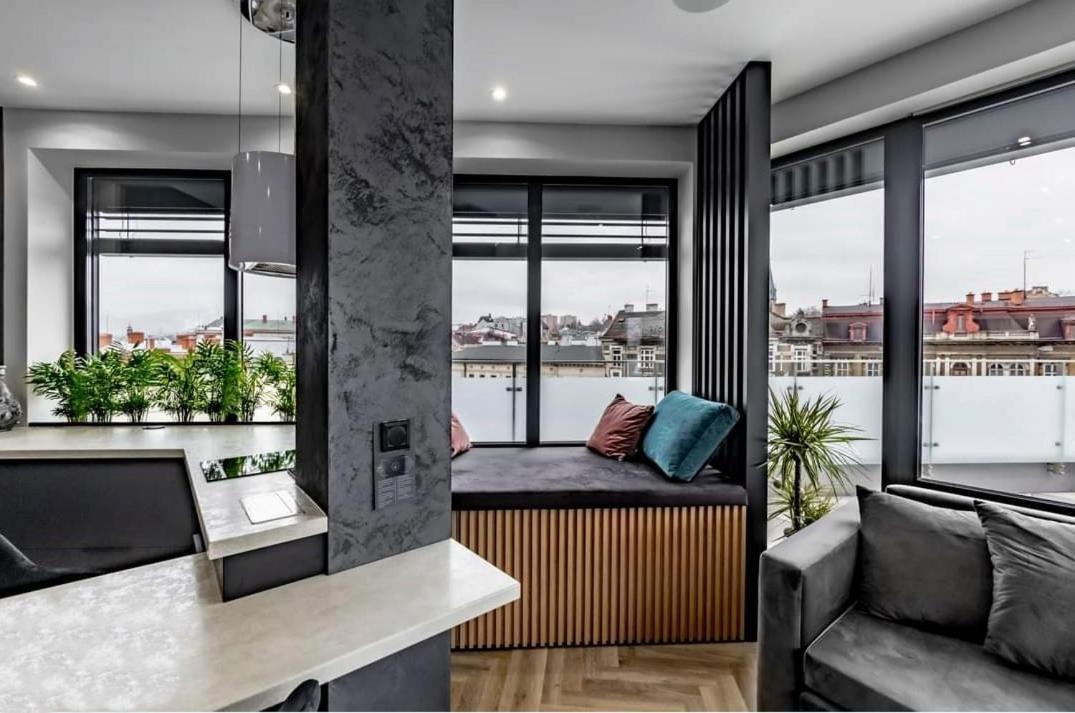 Moon Apartment *
