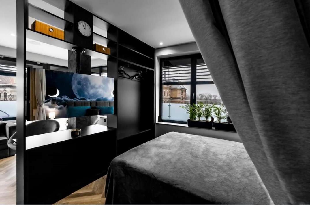 Moon Apartment *