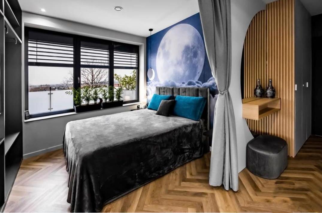 Moon Apartment