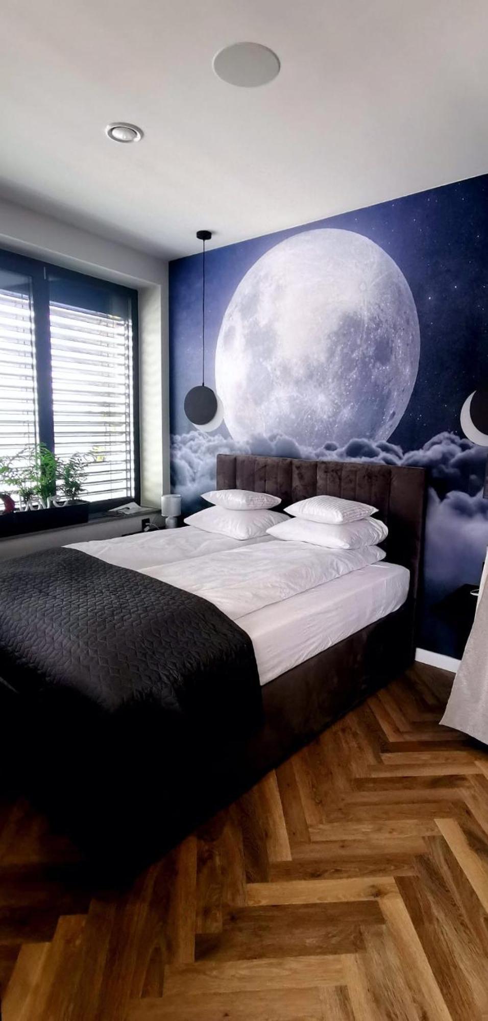 Apartment Moon *