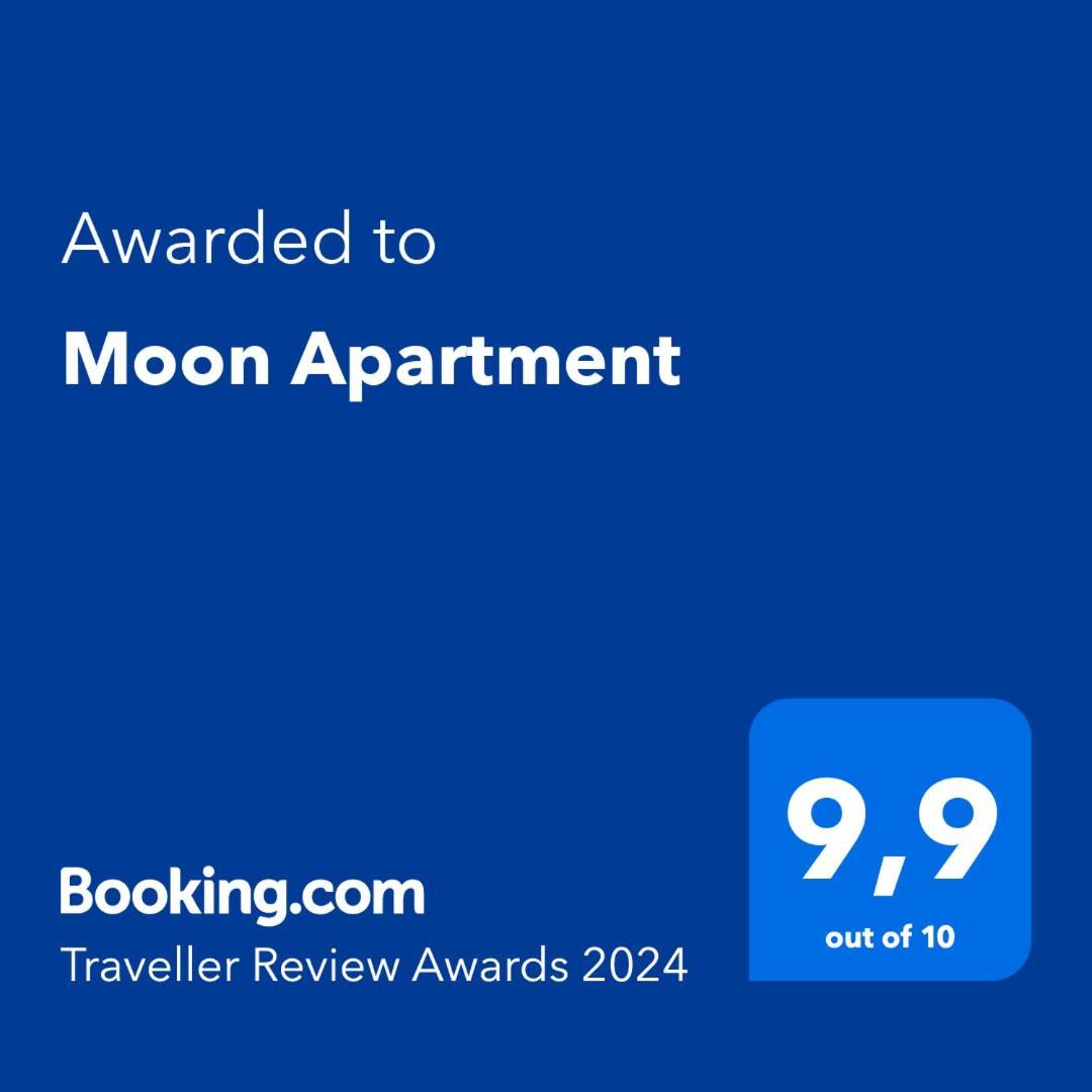 Moon Apartment *